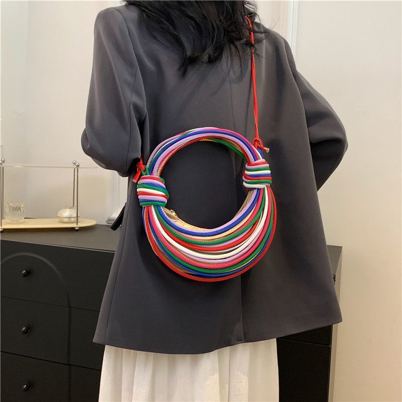Internet-beroemde geweven tas  - Luxury Bags Level recensie en prijs