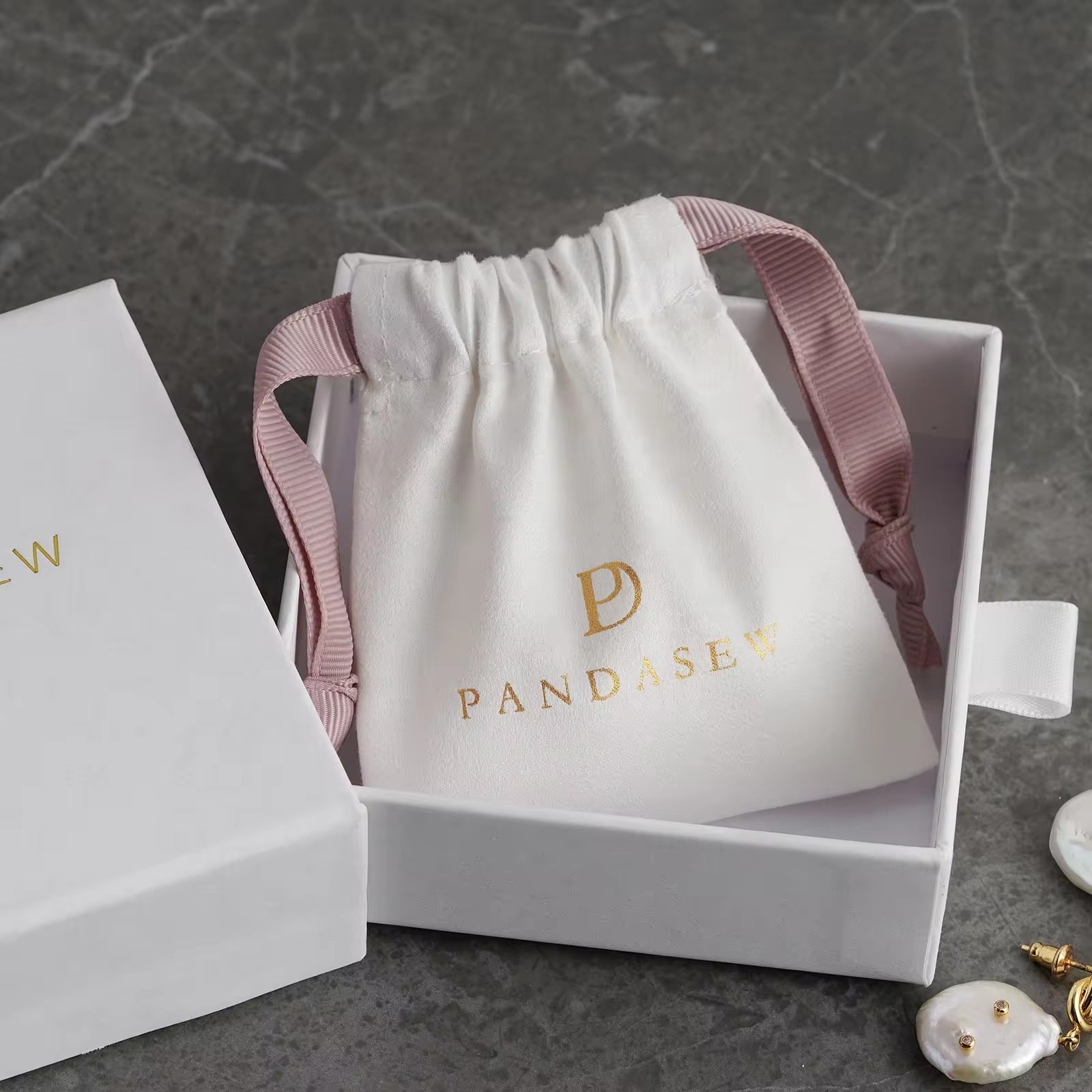 Luxe suède trekkoordtasje met  - Luxury Bags For School recensie en prijs